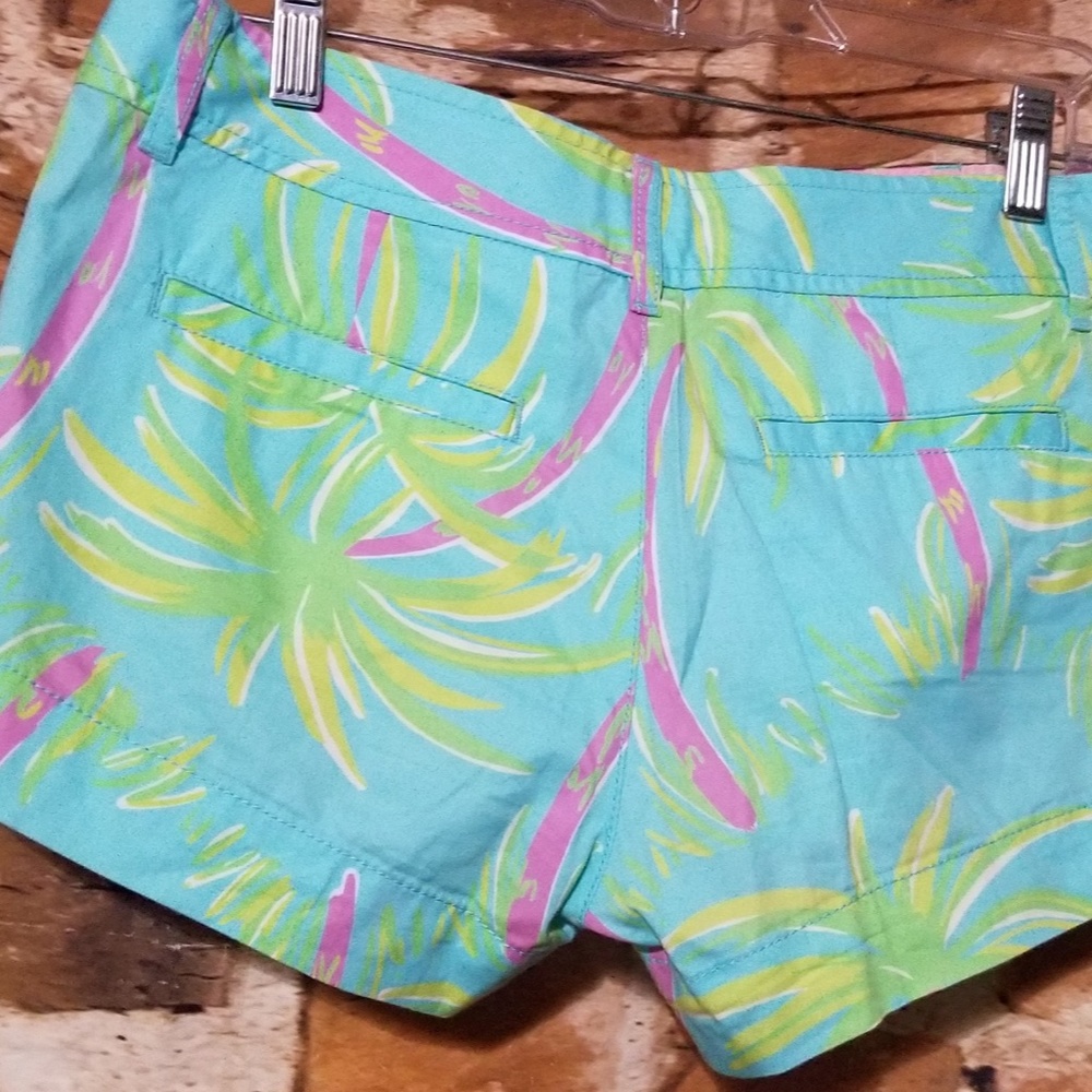 Lilly Pulitzer Lazy And Hazy Palm Walsh Shorts Si… - image 2